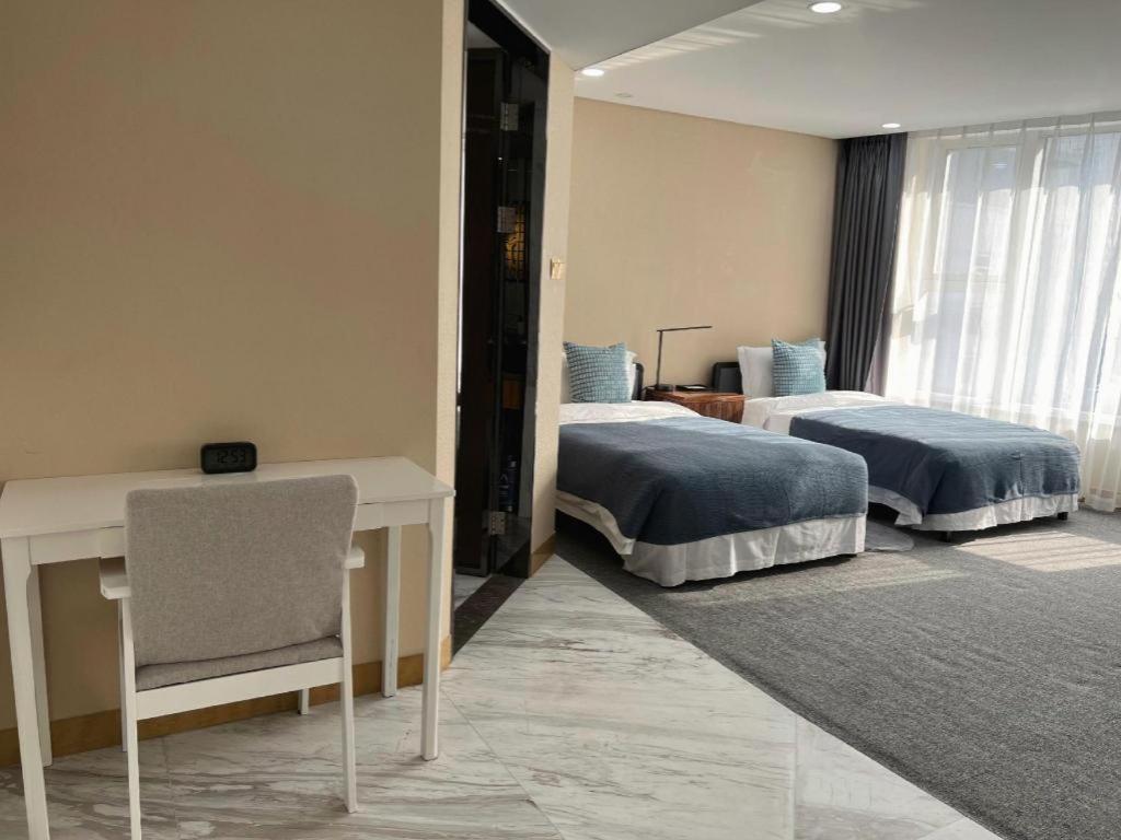 Lia! Beijing Hotel Экстерьер фото